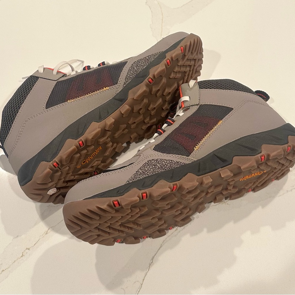 NWOT Men’s Columbia Flow Centre Sneaker